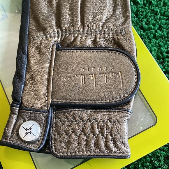 Nicole Miller ladies golf glove - Picture 3 of 3